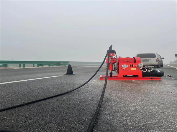 黎母山镇马路路基路面开裂下沉注浆加固灌浆