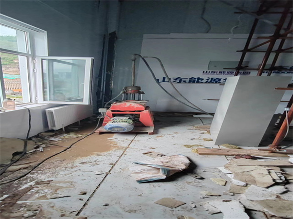 黎母山镇地基基础下沉墙体裂缝加固注浆顶升施工